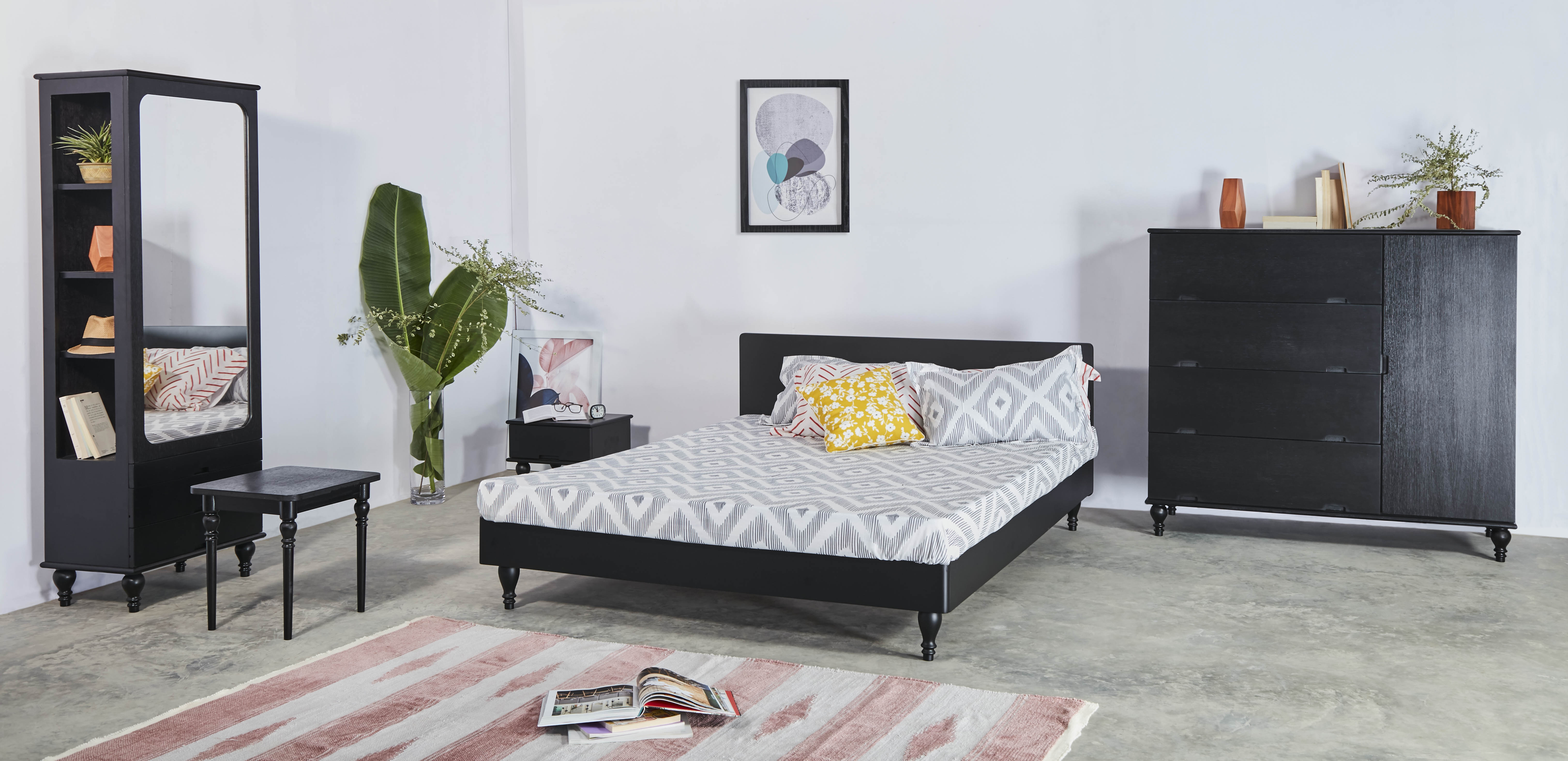 Rosewall Queen Bed